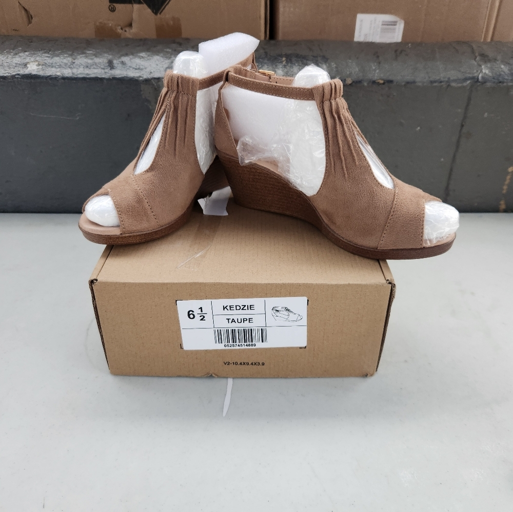 Tan Wedge Shoes with Peep-Toe Design
